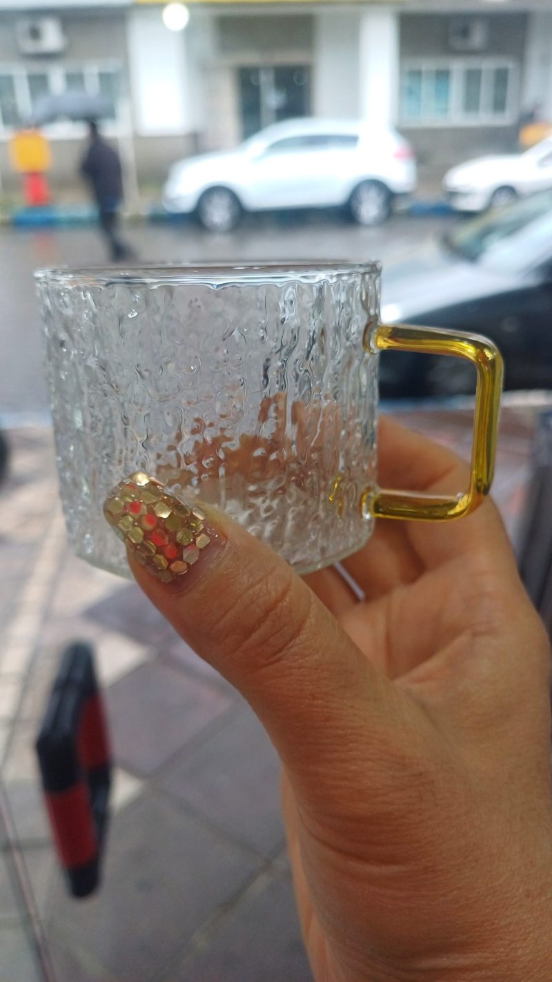فنجان پیرکس برفی دسته عسلی - Image 1